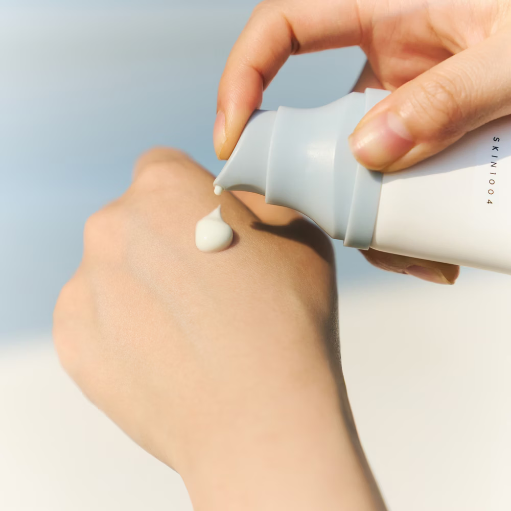 SKIN1004 Hyalu-Cica Water-Fit Sun Serum SPF50+ — hydrating sunscreen sensitive skin — Korean skincare Switzerland